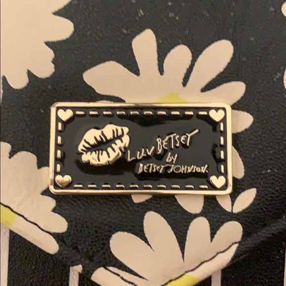 Betsy Johnson floral cross body - Picture 2 of 3